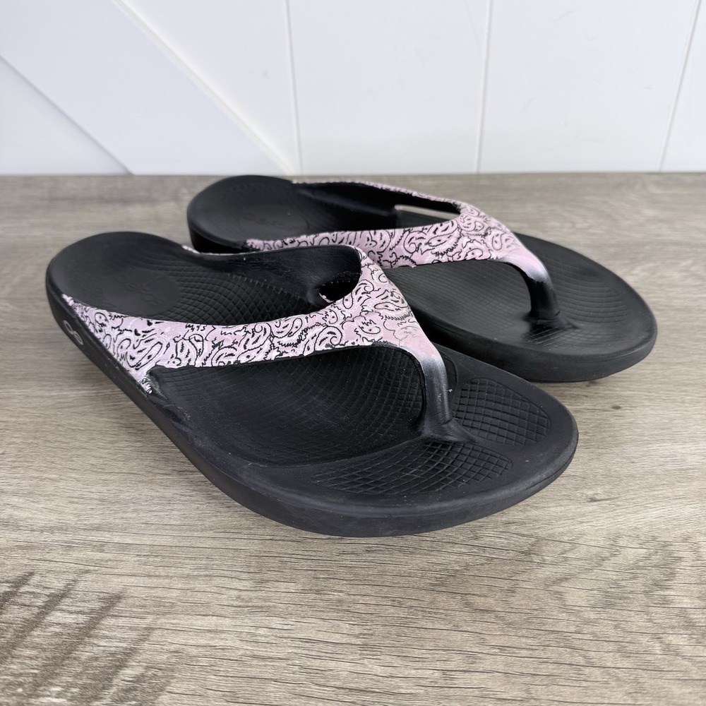 OOFOS OOlala Limited Edition Pink Bandana Flip Flops Women's Size 10